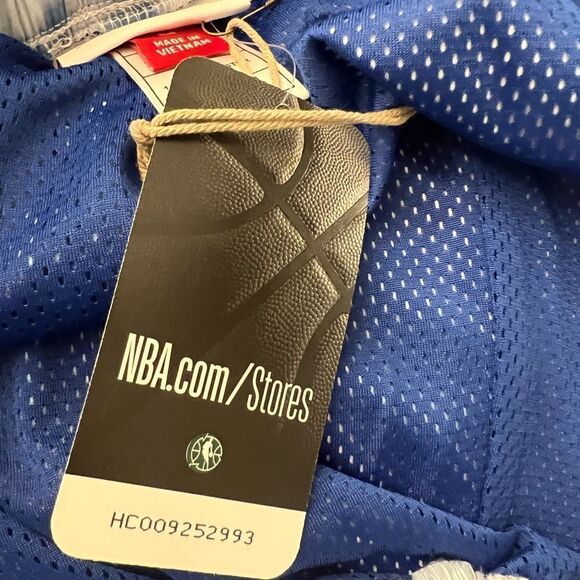 Mitchell & Ness NBA Hardwood Classics NWT  women’s Philadelphia 76 ers shorts. L - Picture 8 of 10